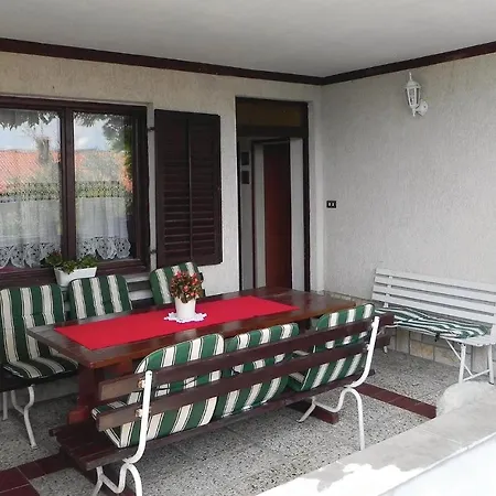 Stunning In With 2 Bedrooms And Wifi 루치야