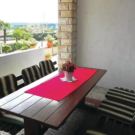 Stunning In With 2 Bedrooms And Wifi 루치야