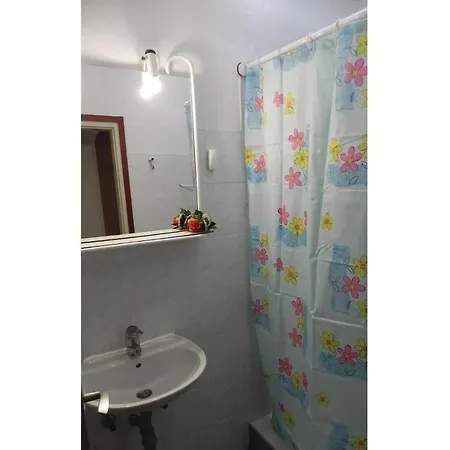아파트 Stunning In With 2 Bedrooms And Wifi
